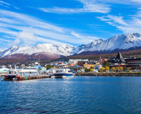 Ushuaia-Stadt-Hafen_#L-#B_AdobeStock_122035157