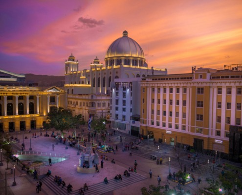 San-Salvador_#B_AdobeStock_245227871
