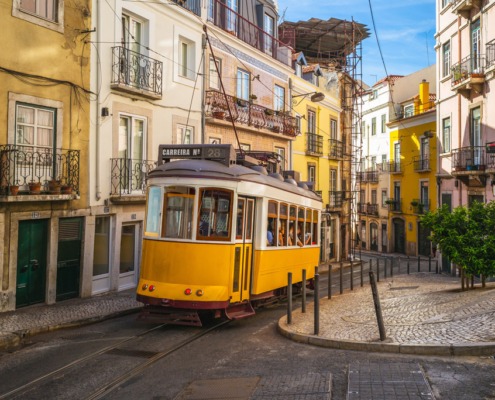 Tram-Strassenbahn_#F_AdobeStock_231101822